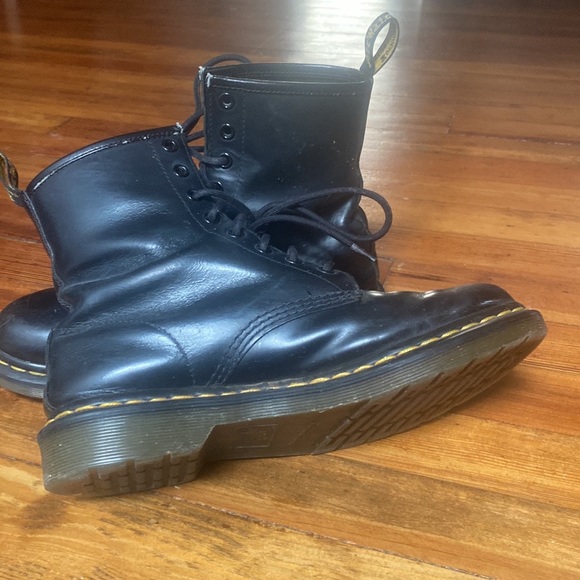 Doc Marten’s Originals (fits like W8-8.5) - Picture 2 of 5